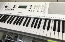 電子キーボード　YAMAHA EZ-300